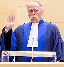 Letette az esküt a Nemzetközi Büntetőbíróság első magyar bírája