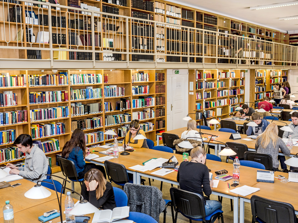 A könyvtár nyitvatartása - 2025-2026 őszi félév