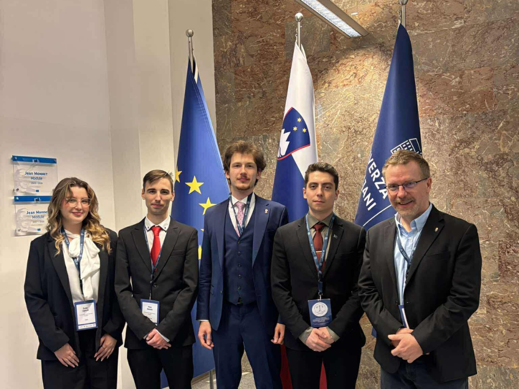 Nemzetközi humanitárius és menekültjogi perbeszédversenyen az elődöntőbe jutott a JÁK-os csapat