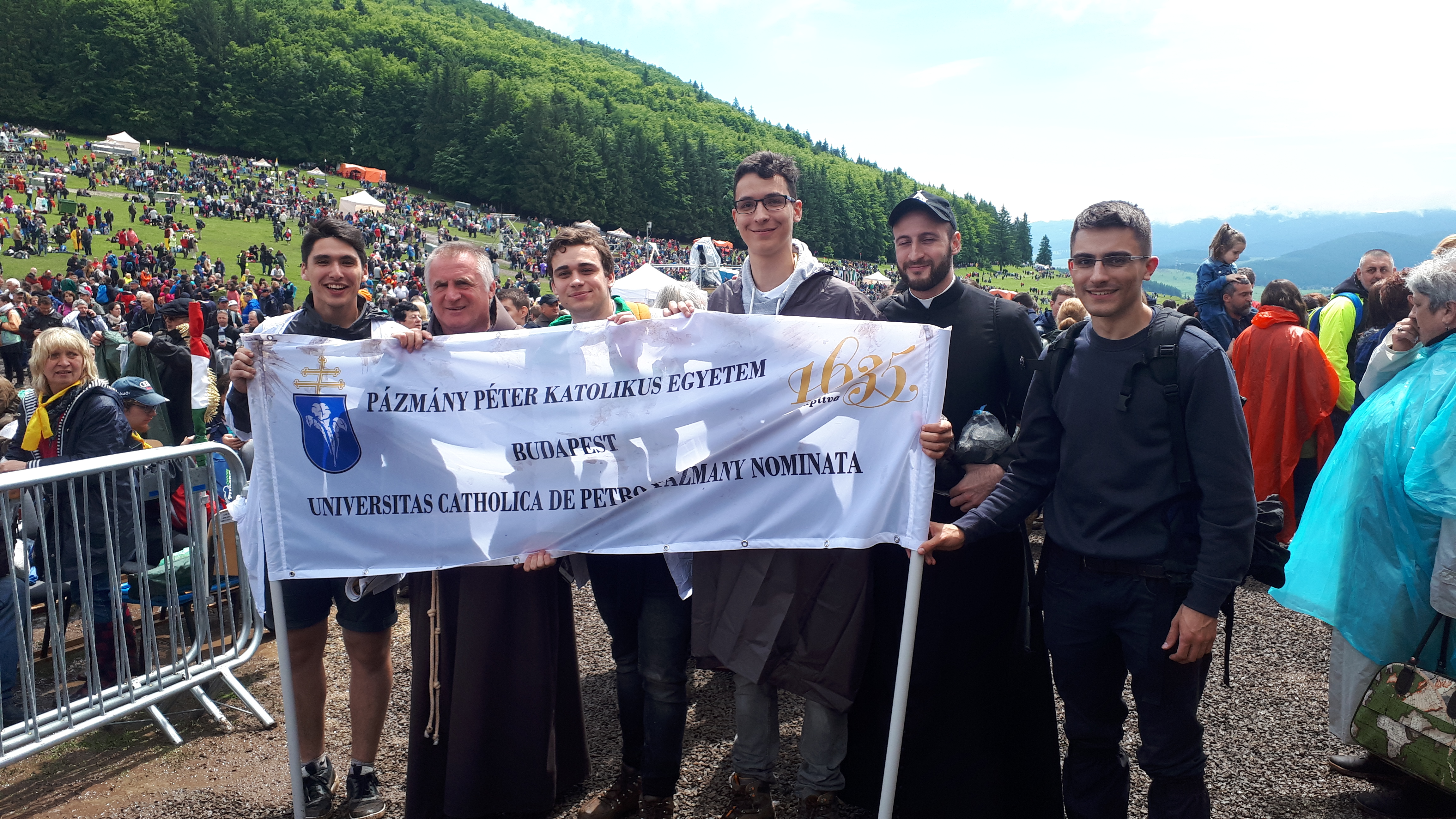 Közös fotó Böjte Csaba testvérrel